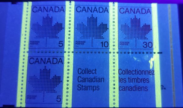 Canada Stamp Booklet - #BK82d (1982) 2 x 5¢ + 10¢ + 30¢ w/HOOK TAG FLAW - Image 2